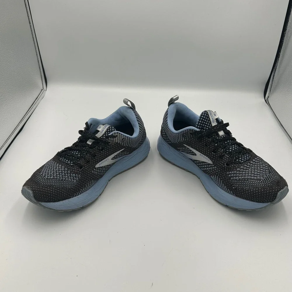 Brooks revel running